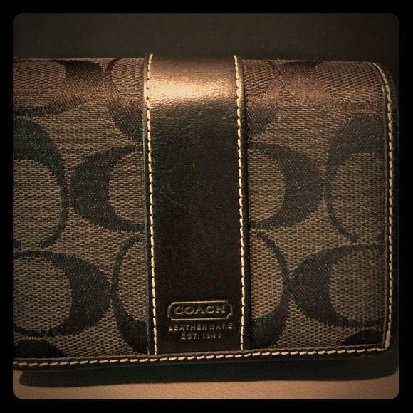 Coach Handbags - Coach woman’s small wallet
